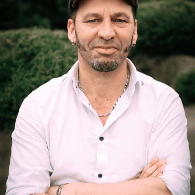 Il nous fait l’honneur d’être notre parrain pour notre 7ème édition : Kris